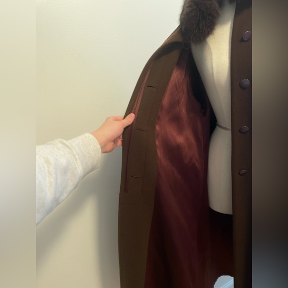 Vintage Wool Coat with Fur neck lining - Picture 8 of 12